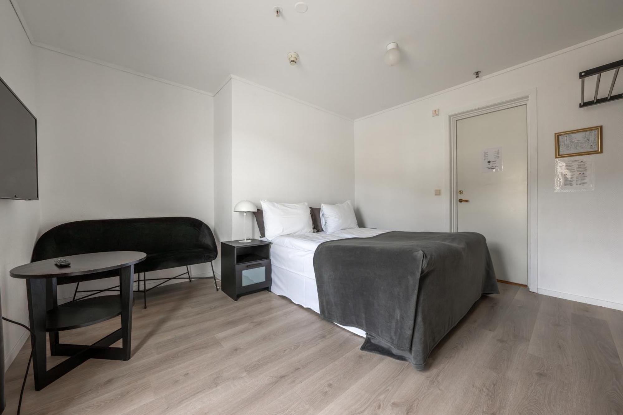 Sunde Fjord Hotel, Free And Easy Parking