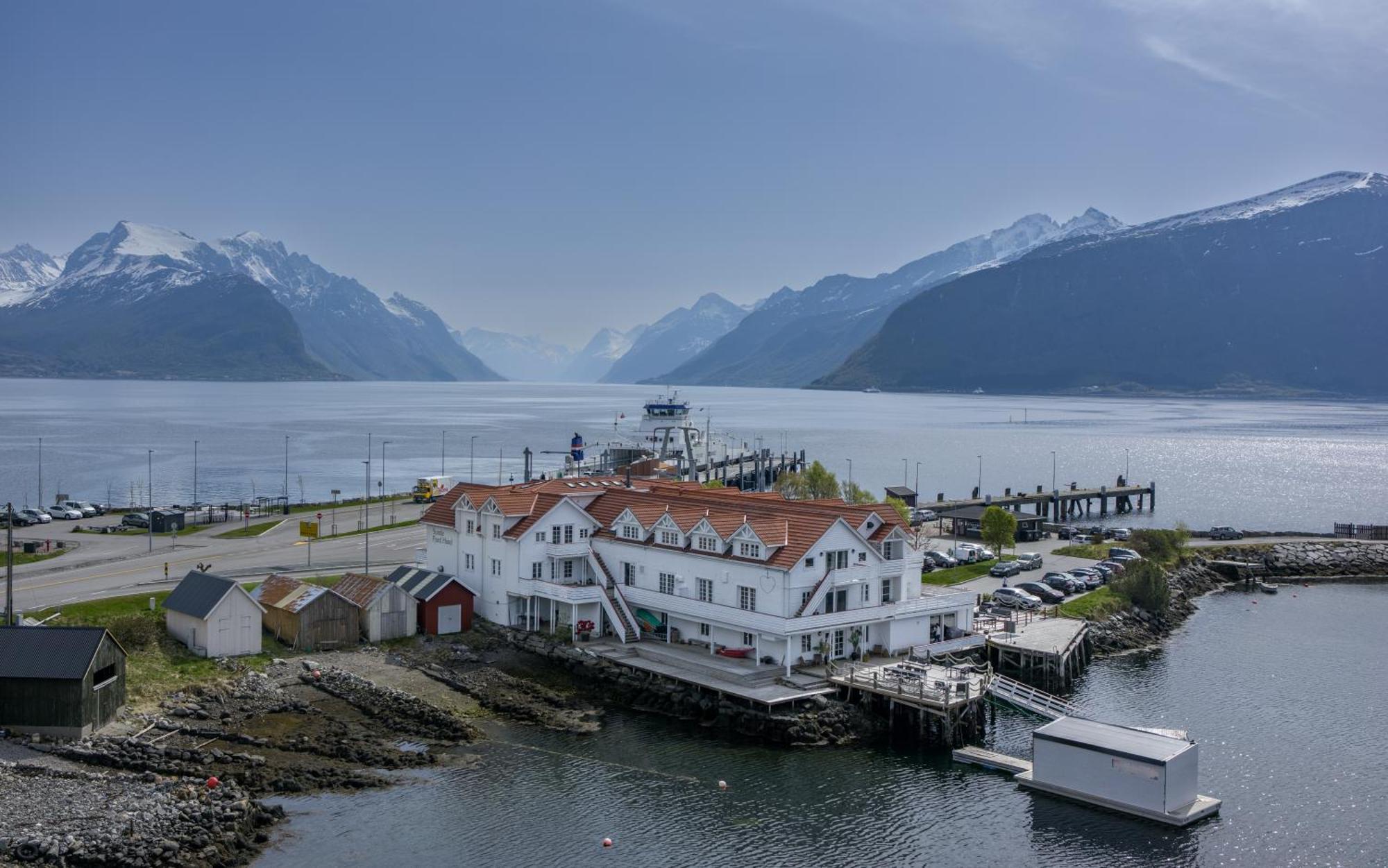 Hotel Sunde Fjord Hotel, Free And Easy Parking Solavagen