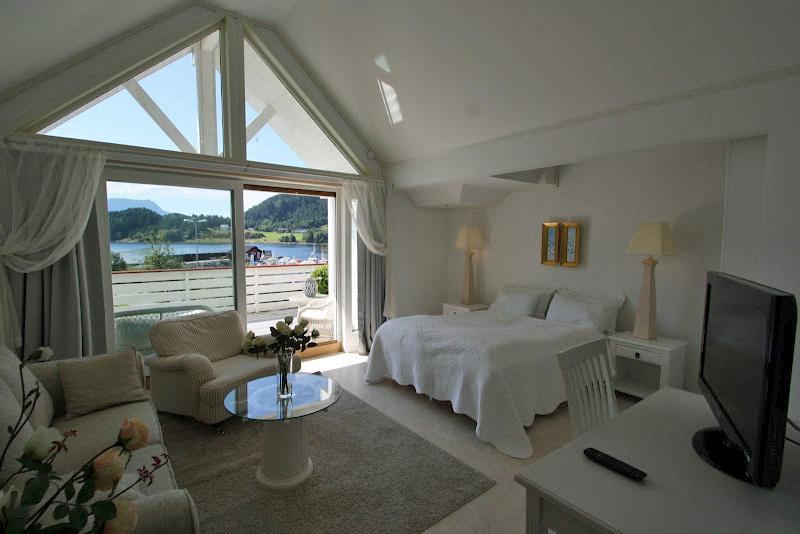Sunde Fjord Hotel, Free And Easy Parking Hotel